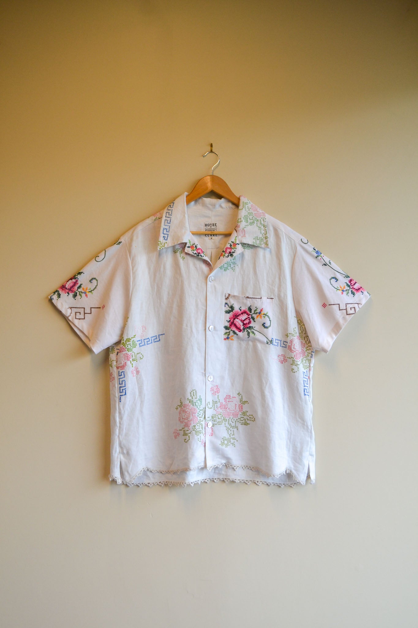 Button Up Shirt | Embroidery | Mens | Medium